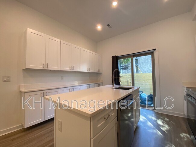 Building Photo - 976 N 45th St