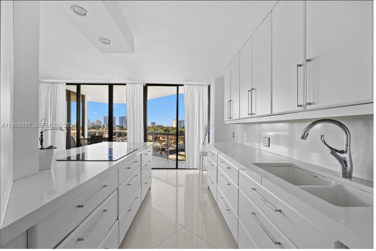 Building Photo - 3610 Yacht Club Dr