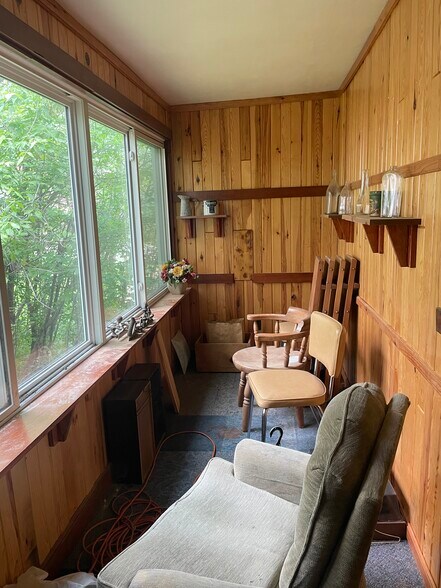 Building Photo - 526 1/2 E 7th St