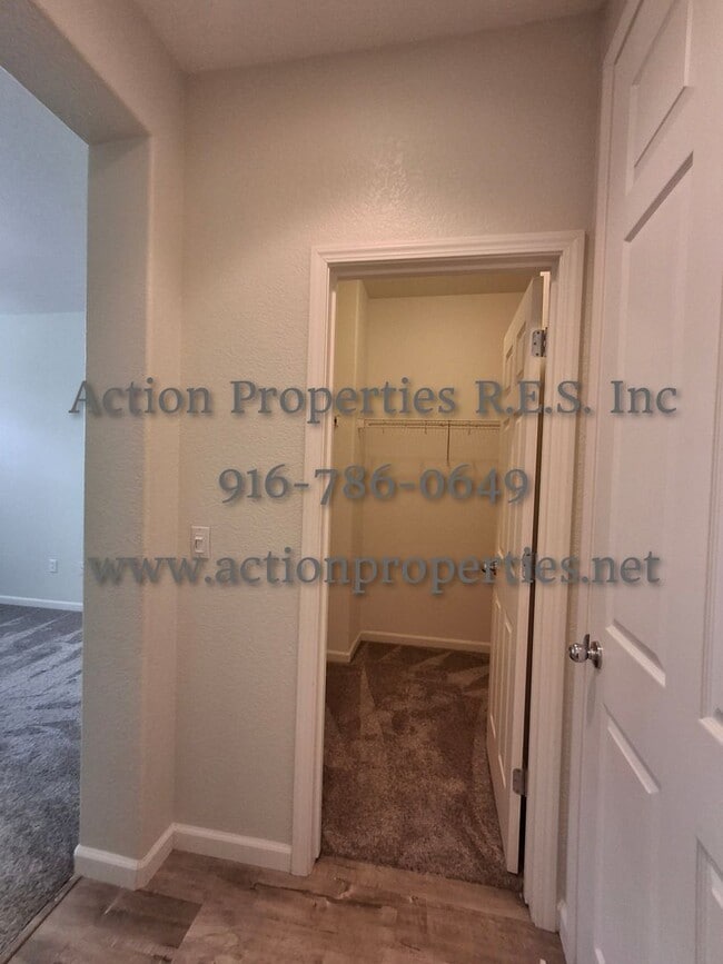 Building Photo - 2308 Las Palomas Loop