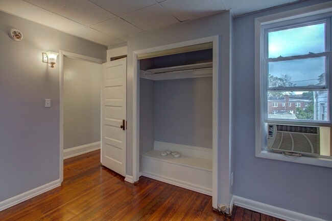 Building Photo - 593 N Plum St
