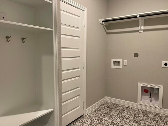 Building Photo - 24226 Maple Summit Ln