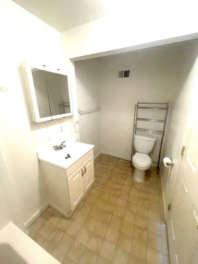 Building Photo - (2539 10th Ave Ct.)