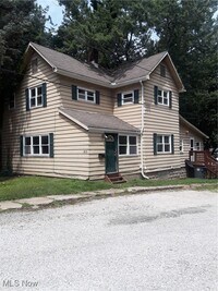 Building Photo - 383 Aqueduct St