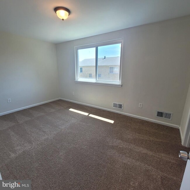 Building Photo - 1833 Addison Rd S