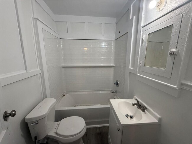 Building Photo - 1321 SpringHill Ave