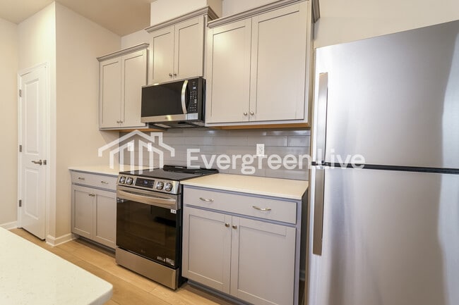 Building Photo - 817 Pear Blossom Ct