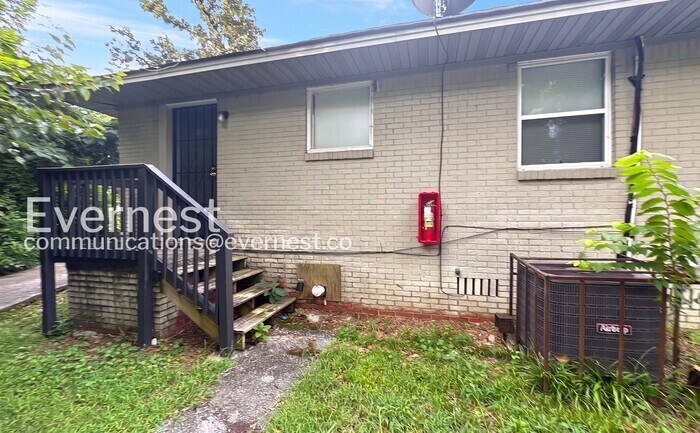 Building Photo - 1858 17th Ct N