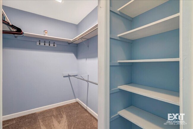 Building Photo - Amazing 4 Bedroom, 3 Bath Home With 2 Kitchens!