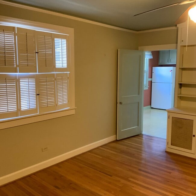 Building Photo - 200 Sunset Dr