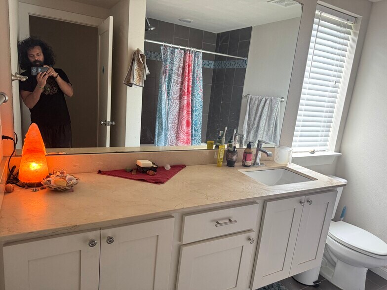 shared bathroom - 2708 San Pedro St