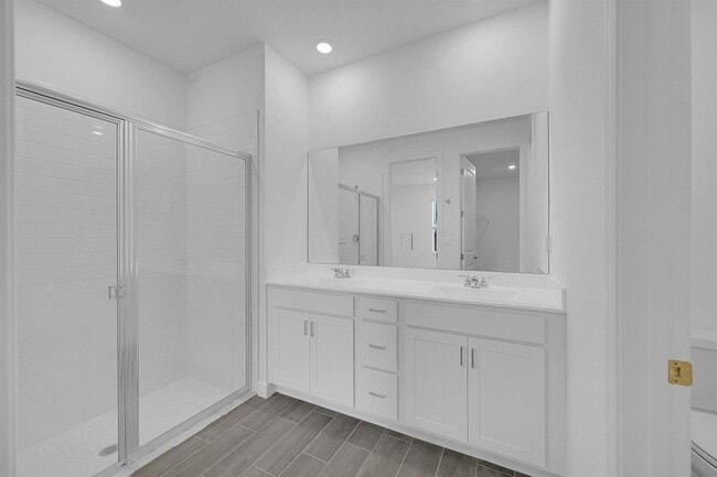 Building Photo - 3550 Hilton Dr