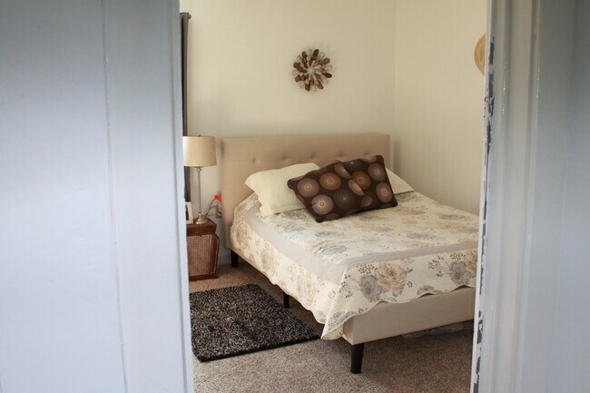 Building Photo - 209 5th St