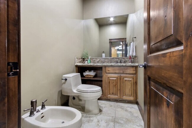 Building Photo - 5605 N Morpheus Pl