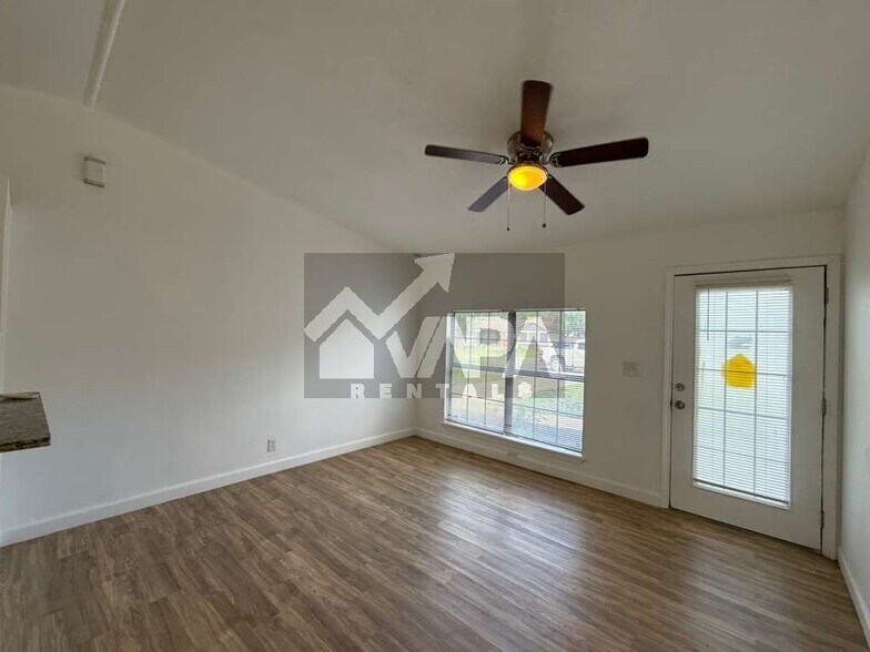Building Photo - 7210 Glen Cross Dr