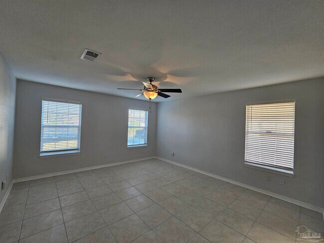 Building Photo - 28 Easton St