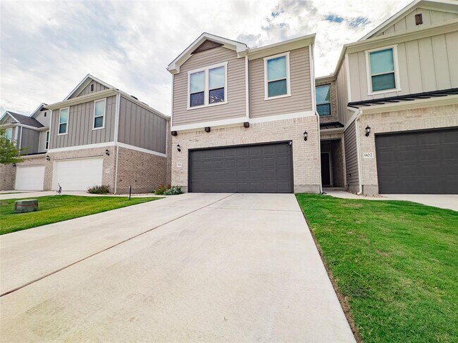 Building Photo - 2725 Woodall Dr