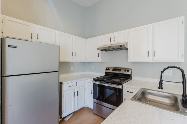 Building Photo - 932 S Dearborn Way