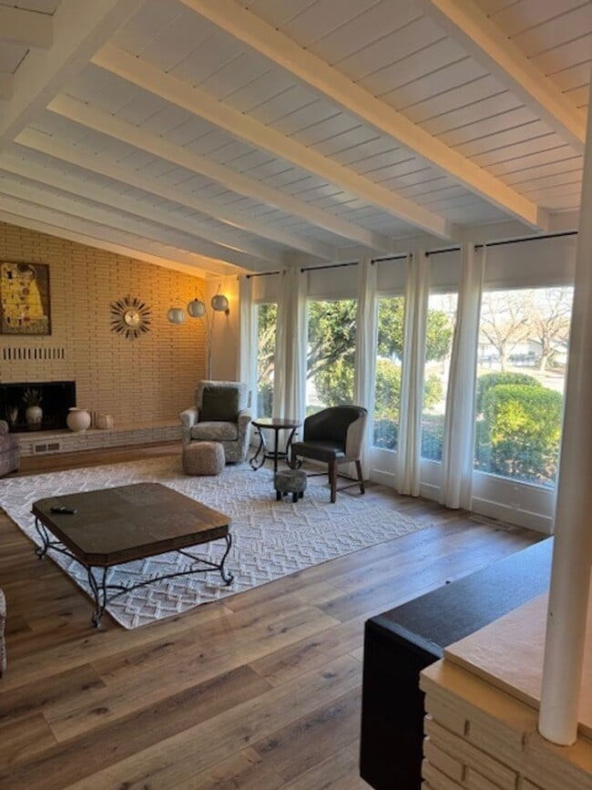 Building Photo - Beautifully Furnished and Recently Painted, Corner Lot Home Features a Fenced Backyard with an In...