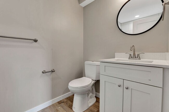 Building Photo - Ravines Apartments - Modern 1-Bedroom  Apa...