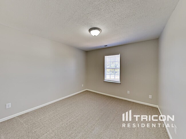 Building Photo - 3912 Chatterleigh Dr
