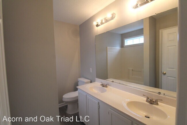 Building Photo - 3 br, 2 bath House - 215 Old Treybrooke Dr