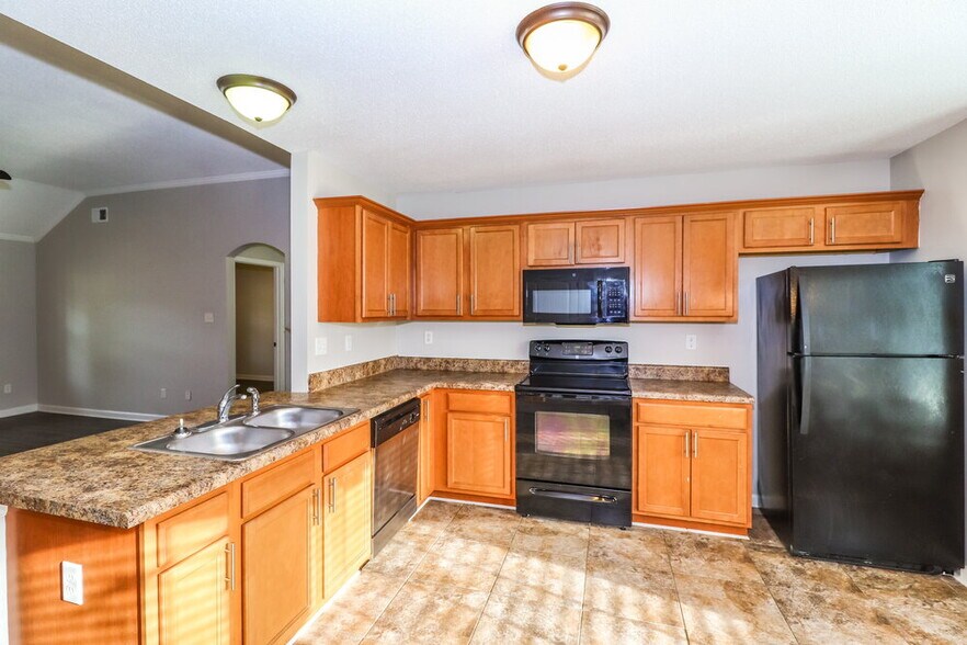 Building Photo - 1609 Sawmill Creek Ln