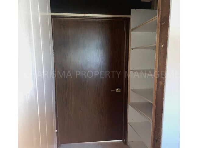 Building Photo - ONE BEDROOM LOCATED IN DOWNTOWN SIOUX FALLS.