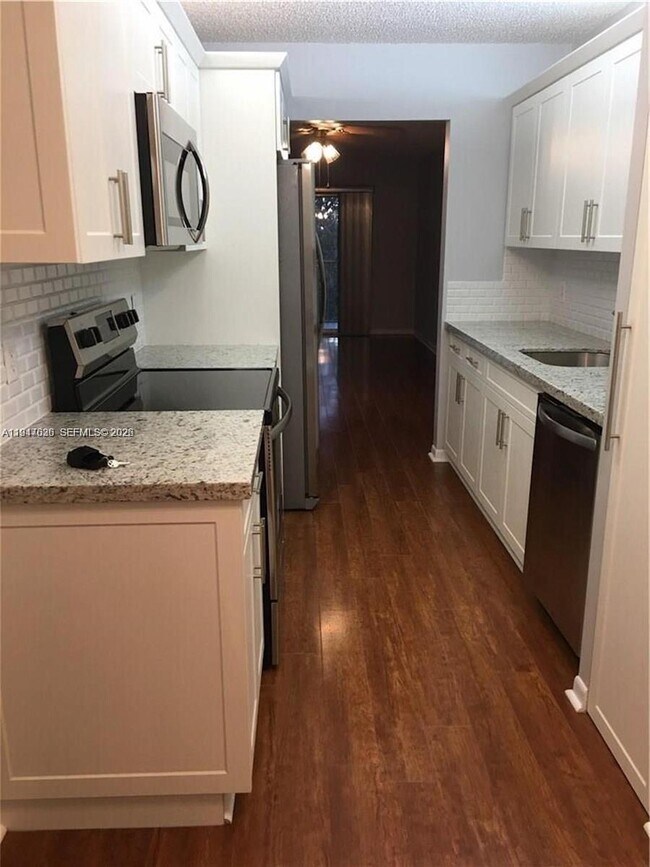 Building Photo - 1400 SW 124th Terrace