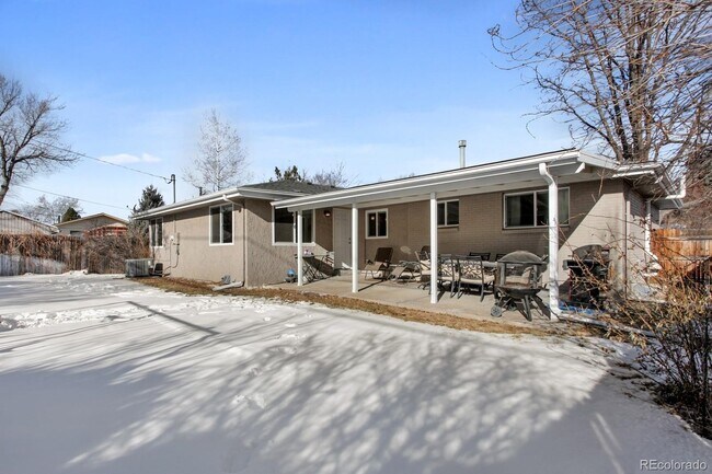 Building Photo - 3850 W Radcliff Ave