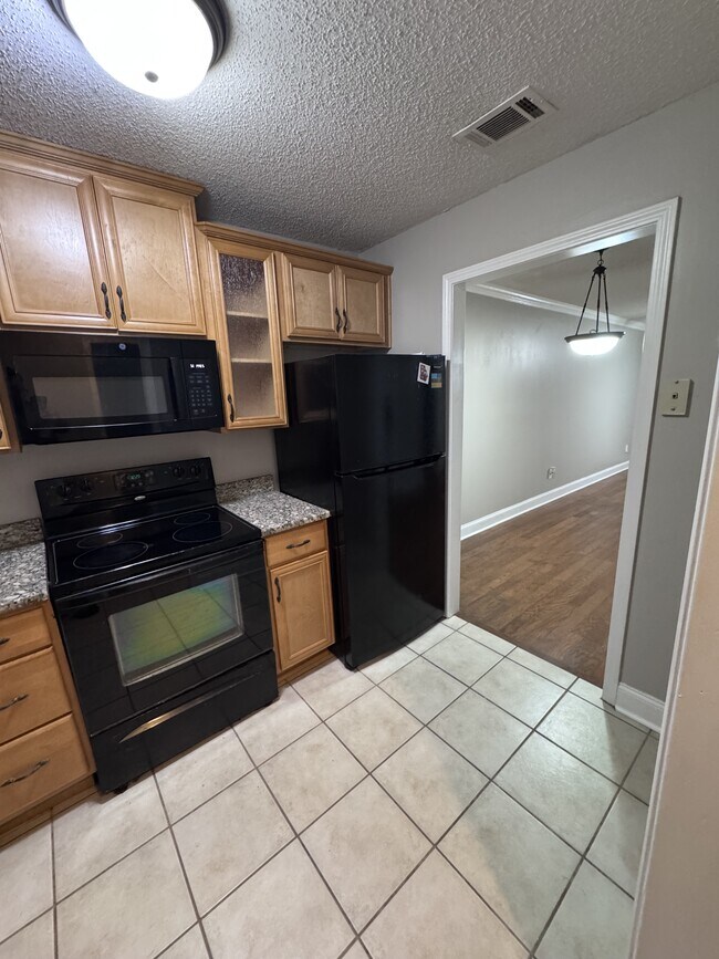 Building Photo - 1055 Baxter St