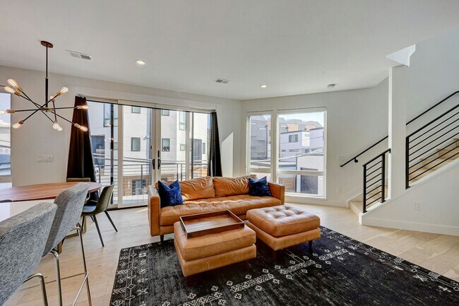 Building Photo - 3530 W Conejos Pl