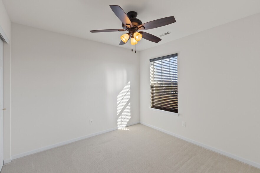 Building Photo - 614 Prairiegate Ct