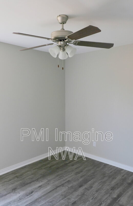 Building Photo - 474 N Yona Ln