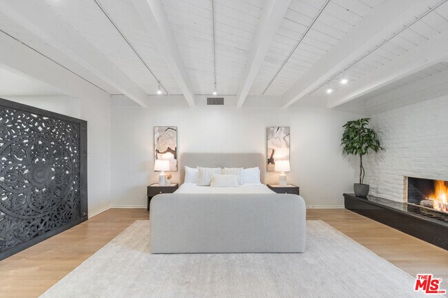 Building Photo - 9305 Beverlycrest Dr