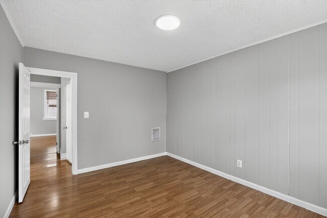 Building Photo - Narcissus