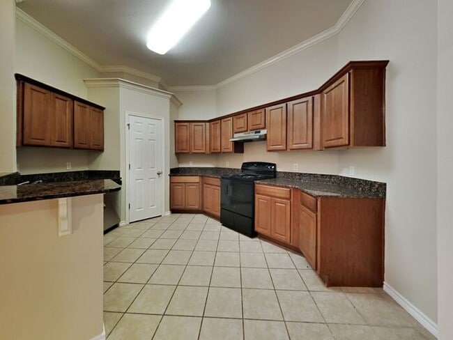 Building Photo - No Application Fee* $500 off first months ...
