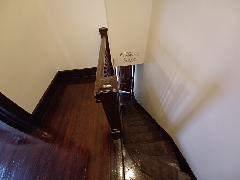 Building Photo - 268 Bond St