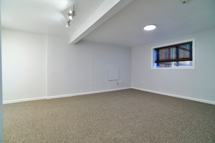 Master BR - 809 S Summit Ave