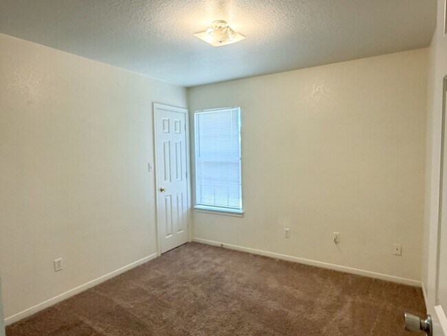Building Photo - 3802 Hitchrock Dr