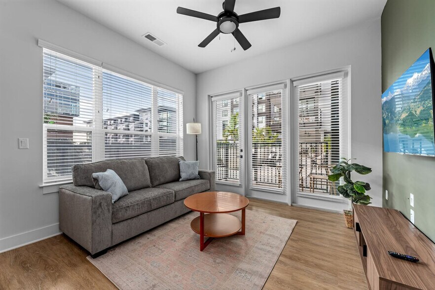 Building Photo - 3302 W Gray St