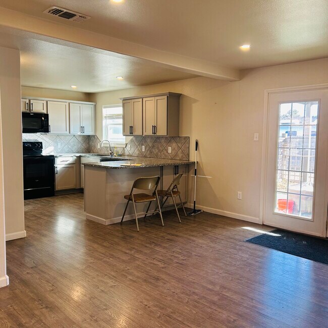 Building Photo - 317 81st St