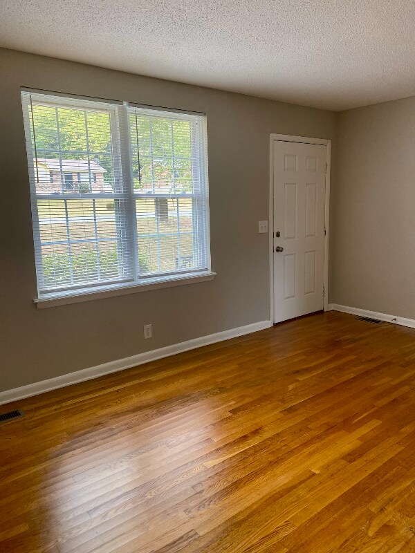 Building Photo - 200 Clinch Dr