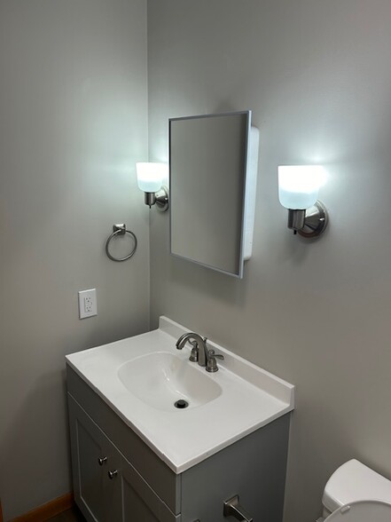 Building Photo - 6050 OH-14