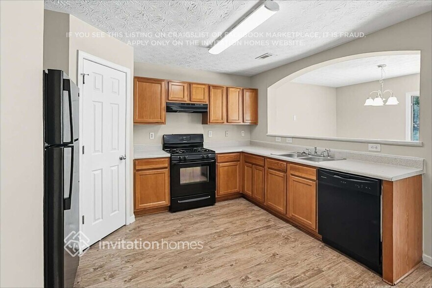 Building Photo - 9481 Lakeview Rd