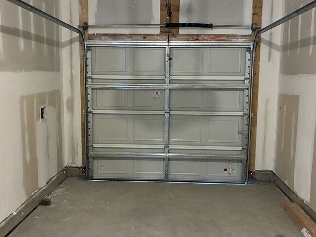 Building Photo - W2045