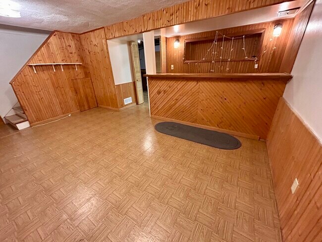 Building Photo - 2S717 Winchester Cir N