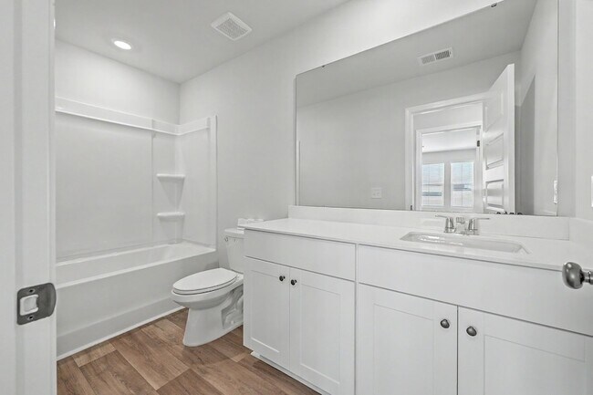 Building Photo - 762 Ridgley Dr