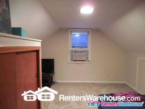 Building Photo - 7033 Lakeview Dr