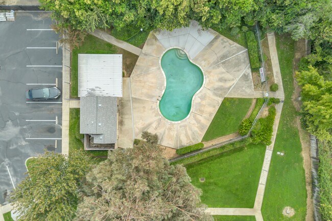 Building Photo - Great 2 Bedroom Condo in Gated Community